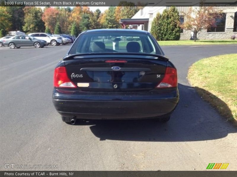 Pitch Black / Medium Graphite 2000 Ford Focus SE Sedan