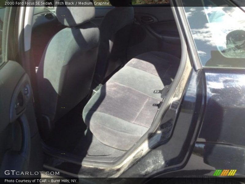 Pitch Black / Medium Graphite 2000 Ford Focus SE Sedan