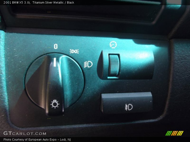 Titanium Silver Metallic / Black 2001 BMW X5 3.0i