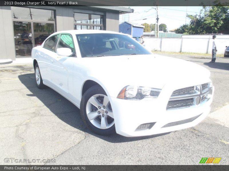 Ivory Pearl / Black 2013 Dodge Charger SE