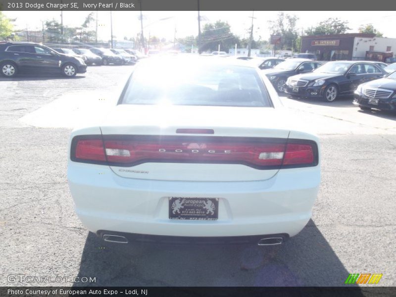 Ivory Pearl / Black 2013 Dodge Charger SE