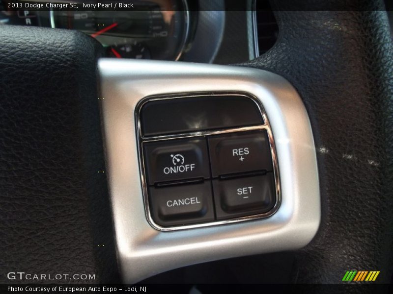 Ivory Pearl / Black 2013 Dodge Charger SE