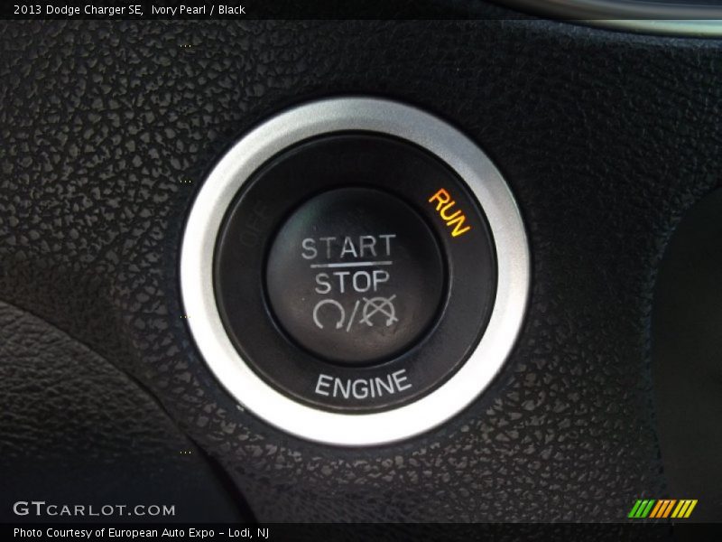 Ivory Pearl / Black 2013 Dodge Charger SE