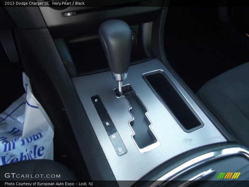 Ivory Pearl / Black 2013 Dodge Charger SE