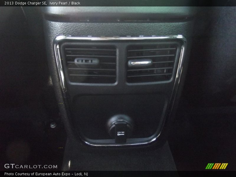 Ivory Pearl / Black 2013 Dodge Charger SE