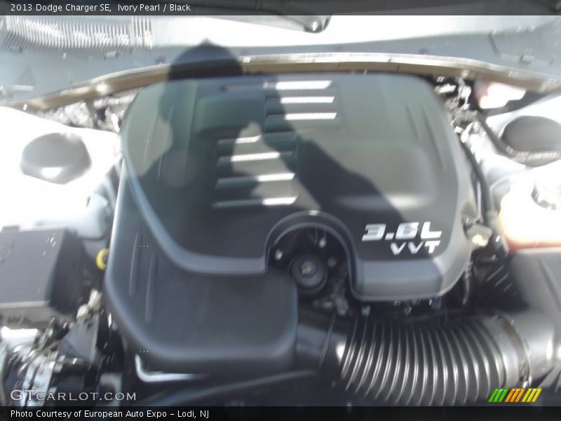 Ivory Pearl / Black 2013 Dodge Charger SE