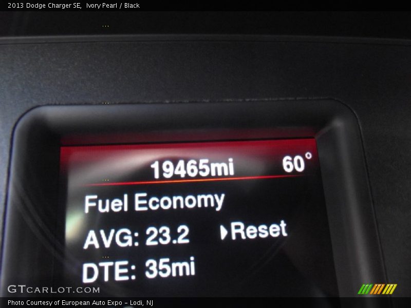 Ivory Pearl / Black 2013 Dodge Charger SE