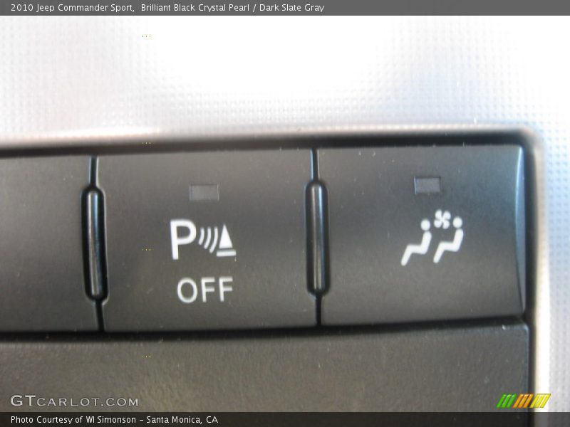 Brilliant Black Crystal Pearl / Dark Slate Gray 2010 Jeep Commander Sport