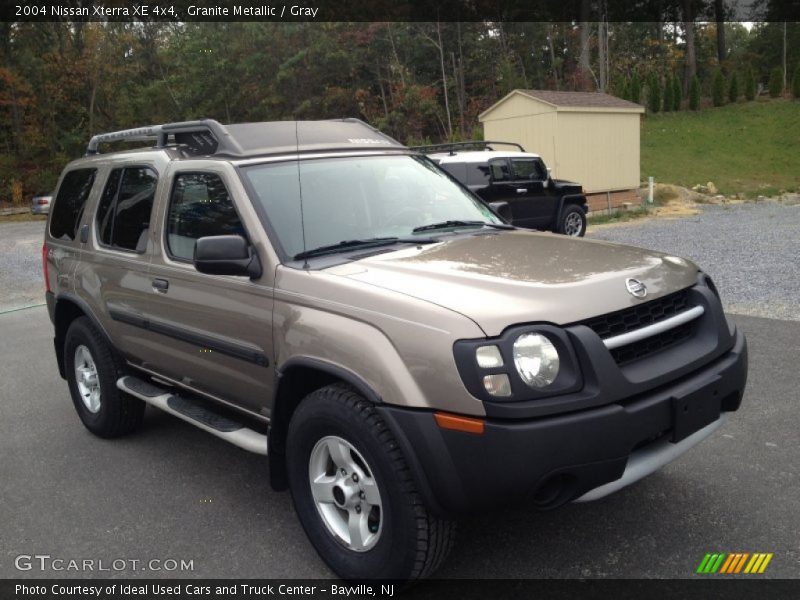 Front 3/4 View of 2004 Xterra XE 4x4