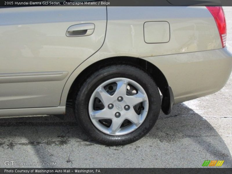 Champagne Metallic / Beige 2005 Hyundai Elantra GLS Sedan