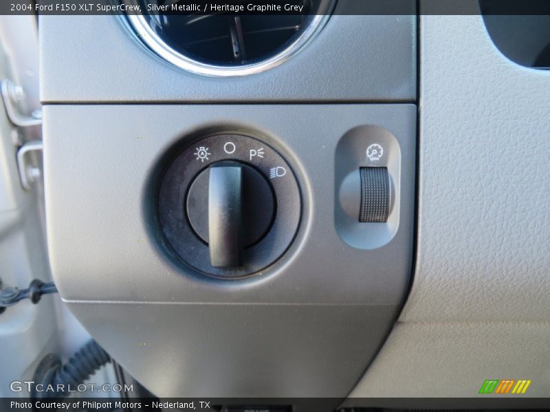 Silver Metallic / Heritage Graphite Grey 2004 Ford F150 XLT SuperCrew
