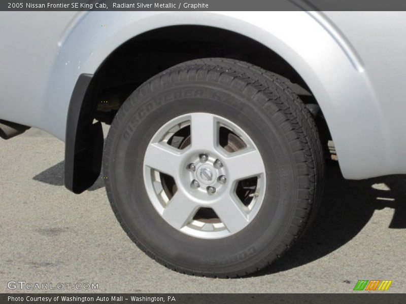 Radiant Silver Metallic / Graphite 2005 Nissan Frontier SE King Cab