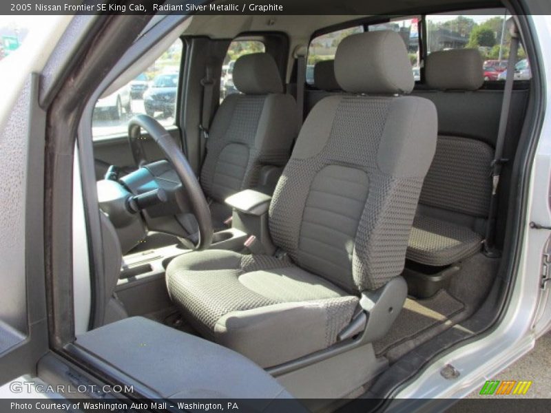 Radiant Silver Metallic / Graphite 2005 Nissan Frontier SE King Cab