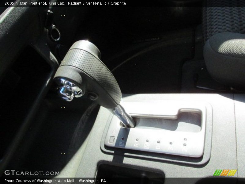 Radiant Silver Metallic / Graphite 2005 Nissan Frontier SE King Cab