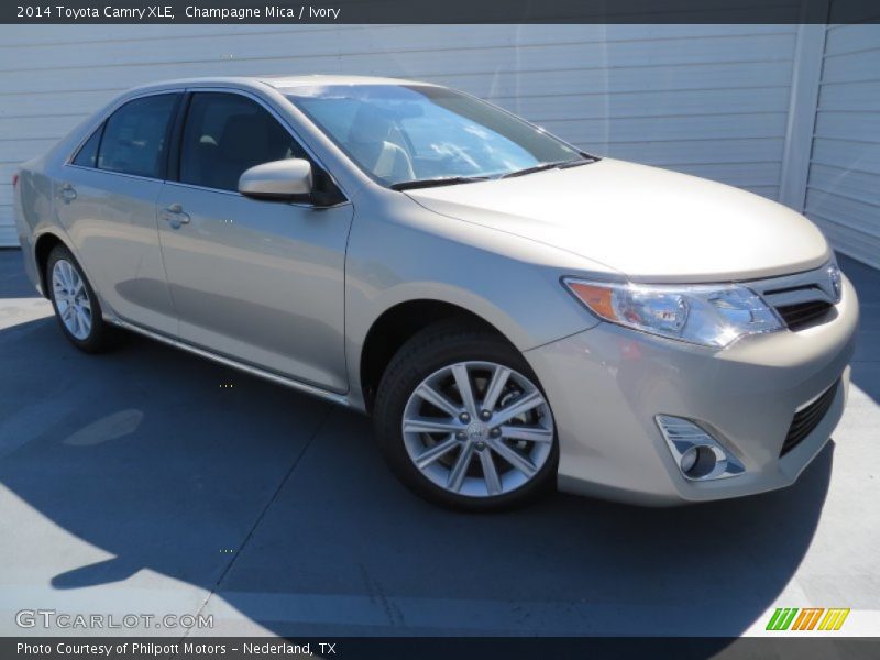 Champagne Mica / Ivory 2014 Toyota Camry XLE