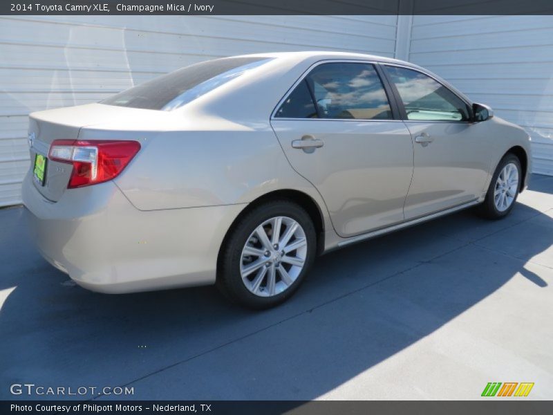 Champagne Mica / Ivory 2014 Toyota Camry XLE