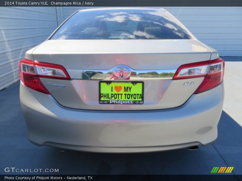 Champagne Mica / Ivory 2014 Toyota Camry XLE