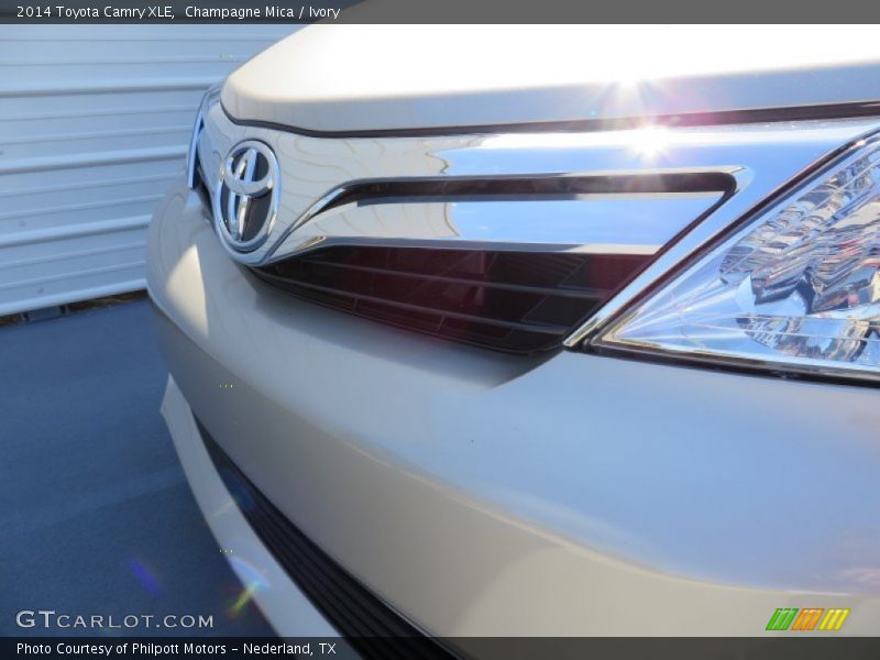 Champagne Mica / Ivory 2014 Toyota Camry XLE