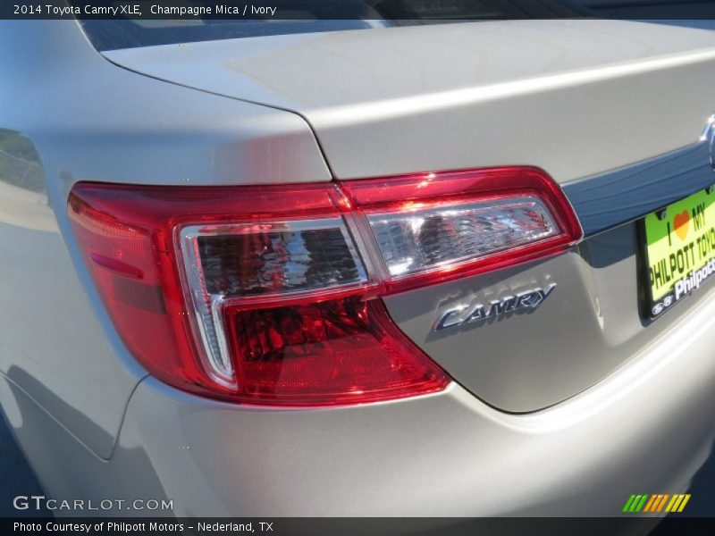 Champagne Mica / Ivory 2014 Toyota Camry XLE