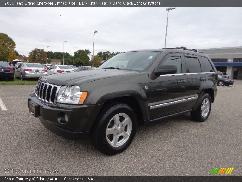 Front 3/4 View of 2006 Grand Cherokee Limited 4x4