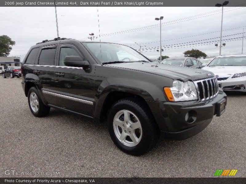 Front 3/4 View of 2006 Grand Cherokee Limited 4x4