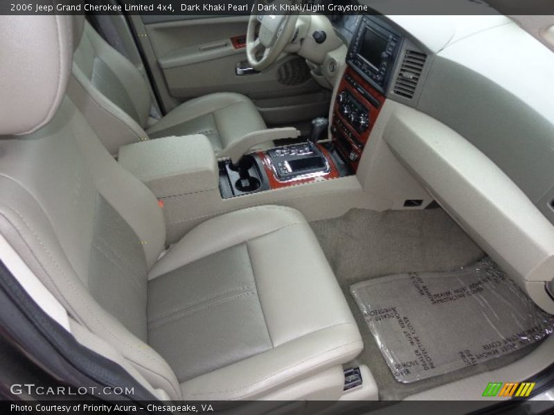 Front Seat of 2006 Grand Cherokee Limited 4x4
