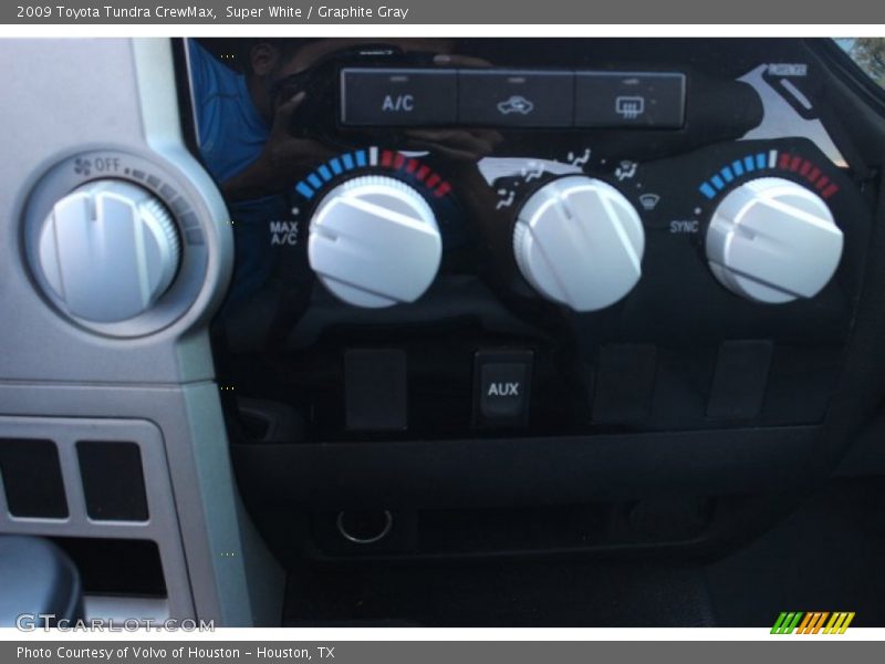 Super White / Graphite Gray 2009 Toyota Tundra CrewMax