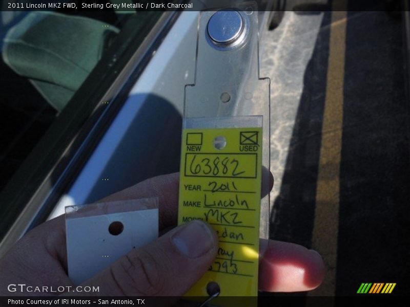 Sterling Grey Metallic / Dark Charcoal 2011 Lincoln MKZ FWD