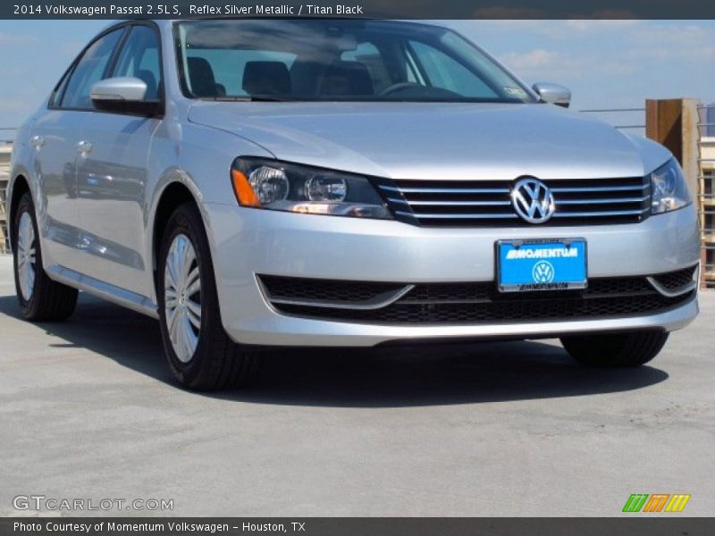 Reflex Silver Metallic / Titan Black 2014 Volkswagen Passat 2.5L S