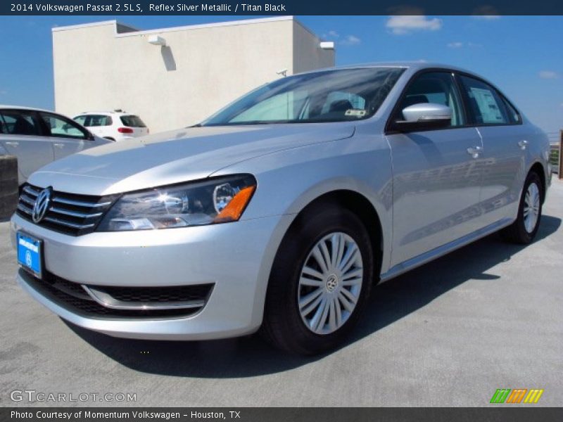 Reflex Silver Metallic / Titan Black 2014 Volkswagen Passat 2.5L S