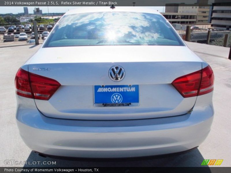 Reflex Silver Metallic / Titan Black 2014 Volkswagen Passat 2.5L S