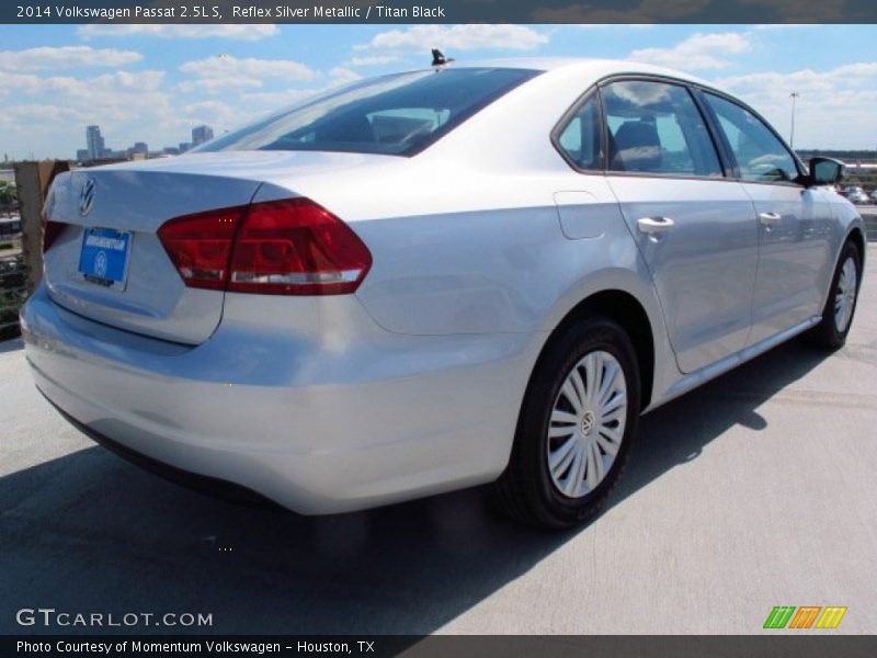 Reflex Silver Metallic / Titan Black 2014 Volkswagen Passat 2.5L S