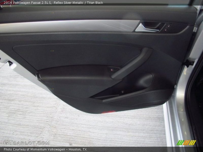 Reflex Silver Metallic / Titan Black 2014 Volkswagen Passat 2.5L S