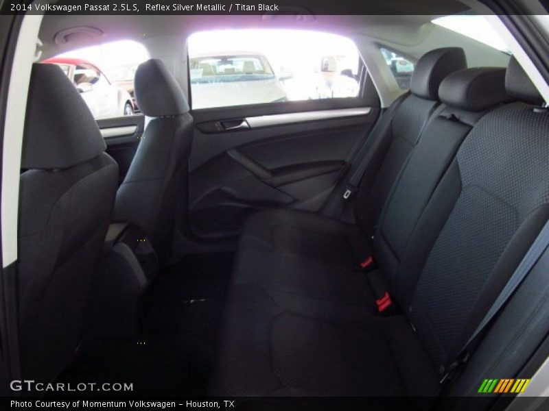 Reflex Silver Metallic / Titan Black 2014 Volkswagen Passat 2.5L S
