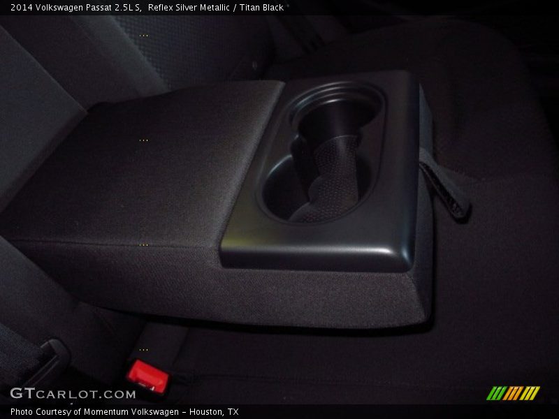 Reflex Silver Metallic / Titan Black 2014 Volkswagen Passat 2.5L S
