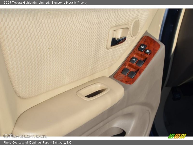 Bluestone Metallic / Ivory 2005 Toyota Highlander Limited