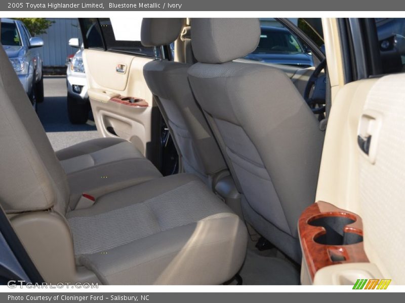Bluestone Metallic / Ivory 2005 Toyota Highlander Limited