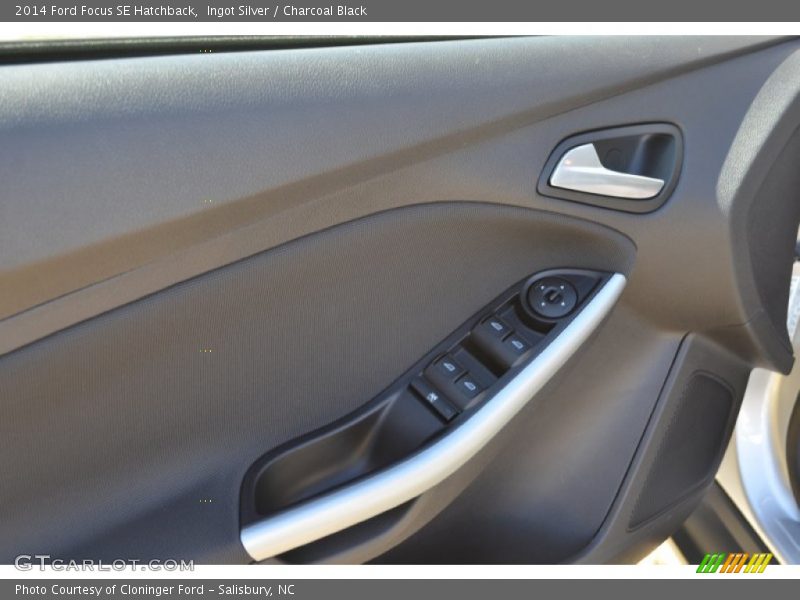 Ingot Silver / Charcoal Black 2014 Ford Focus SE Hatchback