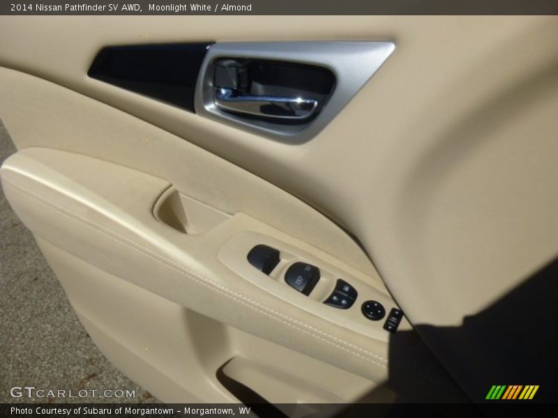 Moonlight White / Almond 2014 Nissan Pathfinder SV AWD