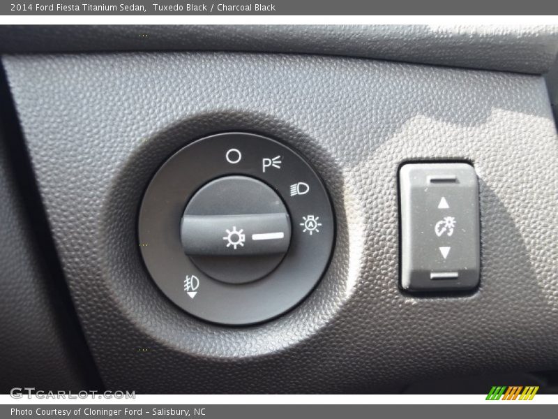 Tuxedo Black / Charcoal Black 2014 Ford Fiesta Titanium Sedan