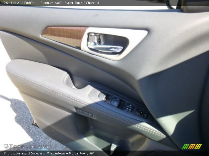 Super Black / Charcoal 2014 Nissan Pathfinder Platinum AWD