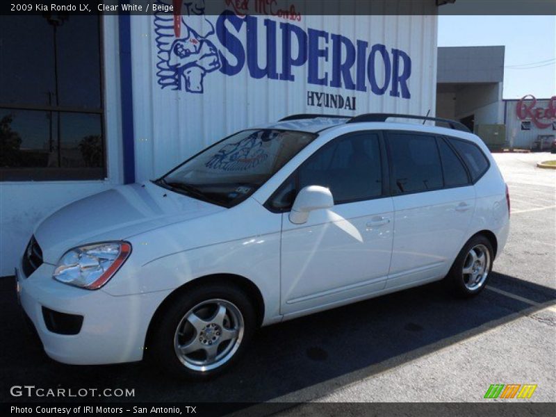 Clear White / Beige 2009 Kia Rondo LX