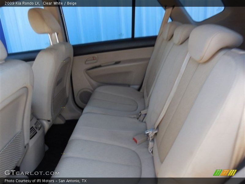 Clear White / Beige 2009 Kia Rondo LX