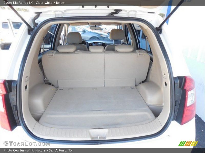 Clear White / Beige 2009 Kia Rondo LX