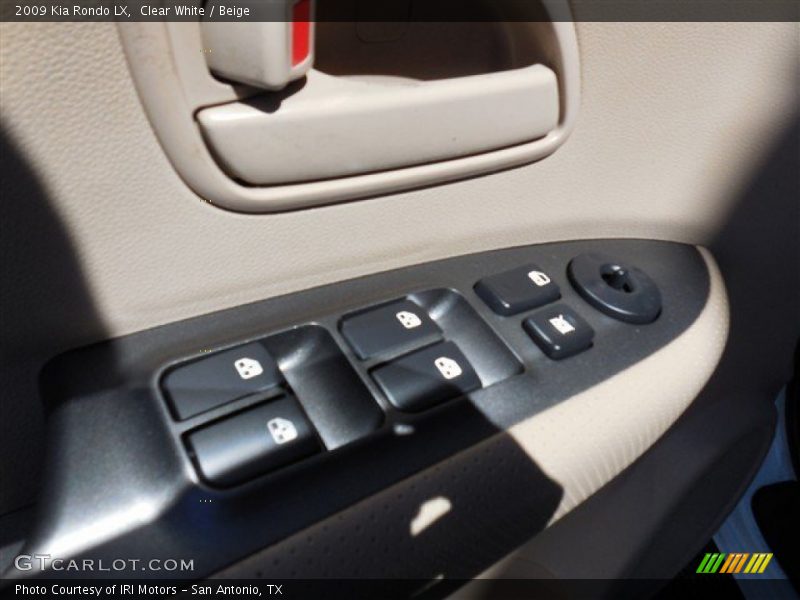 Clear White / Beige 2009 Kia Rondo LX