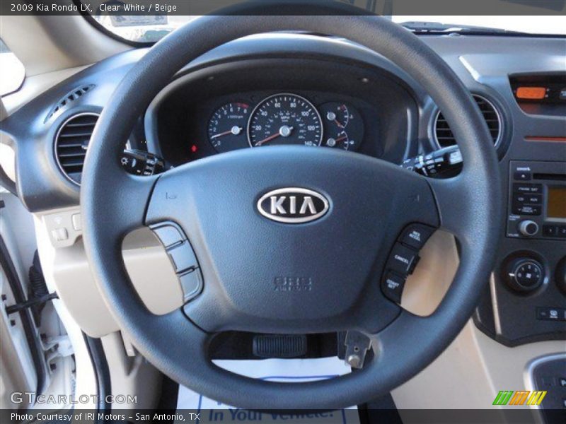 Clear White / Beige 2009 Kia Rondo LX