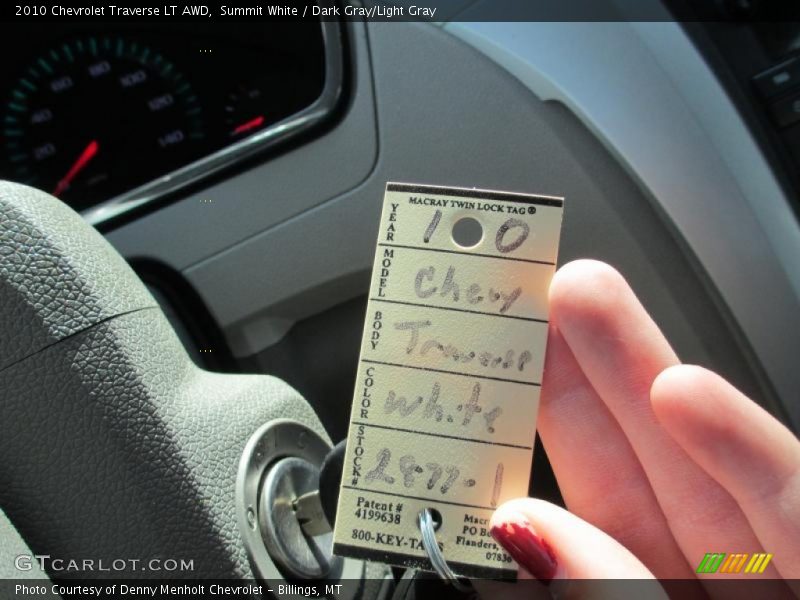 Summit White / Dark Gray/Light Gray 2010 Chevrolet Traverse LT AWD