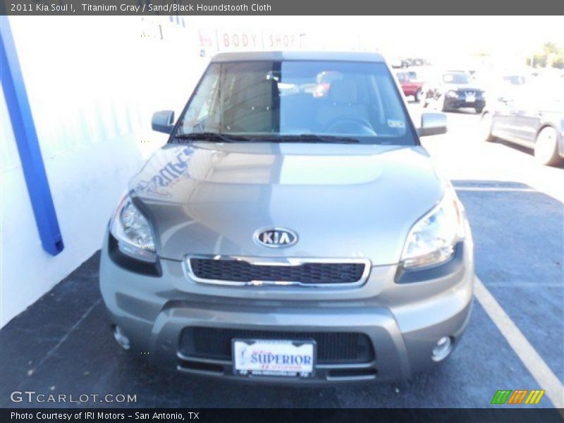 Titanium Gray / Sand/Black Houndstooth Cloth 2011 Kia Soul !