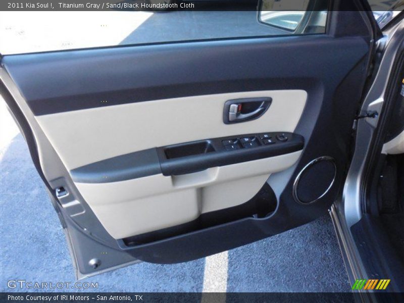 Titanium Gray / Sand/Black Houndstooth Cloth 2011 Kia Soul !