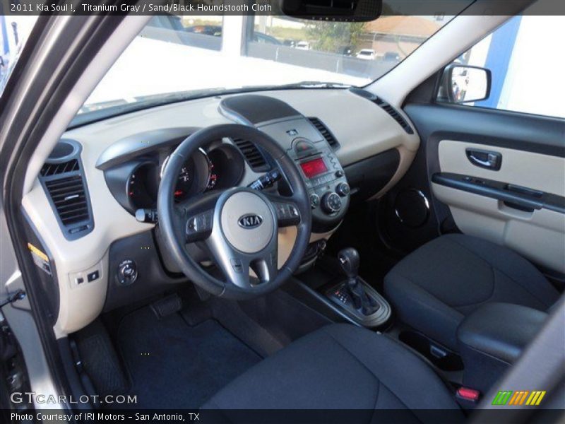 Titanium Gray / Sand/Black Houndstooth Cloth 2011 Kia Soul !